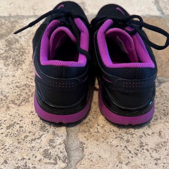 Nike Women's Black and Pink Athletic Shoes - Picture 4 of 7